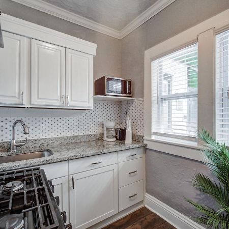 Modern Westshore Apartment Tampa Exterior photo