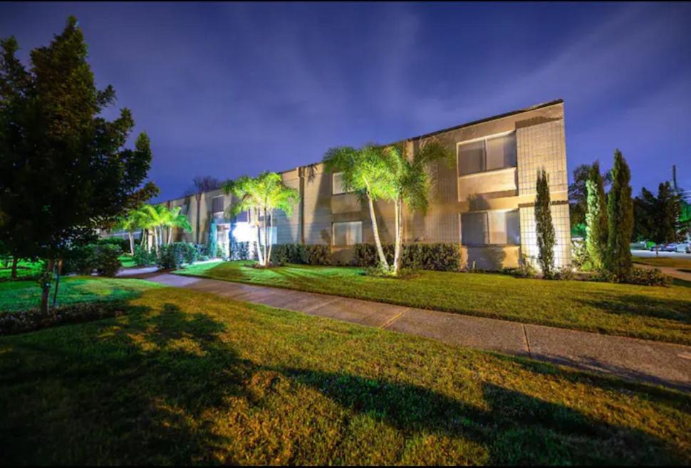 Modern Westshore Apartment Tampa Exterior photo